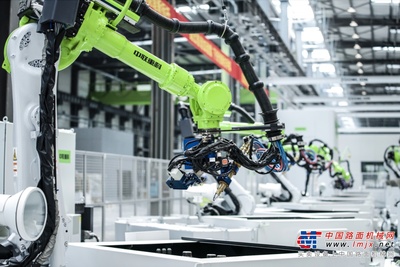 全国首批！中联重科挖掘机智能工厂成功入选卓越级智能工厂，引领人工智能行业应用系统集成服务新浪潮